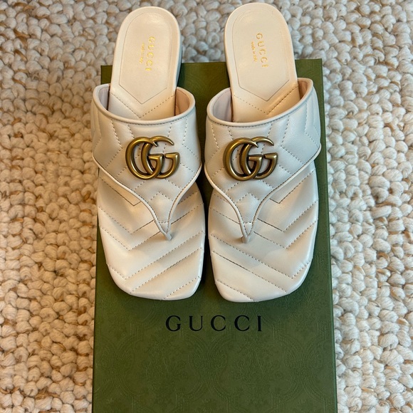 Gucci Double G Quilted Thong Flats in cream white - Picture 4 of 10